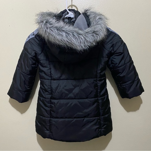 Calvin Klein Jeans - SIZE: 4T *** Pre-Loved - Picture 5 of 9